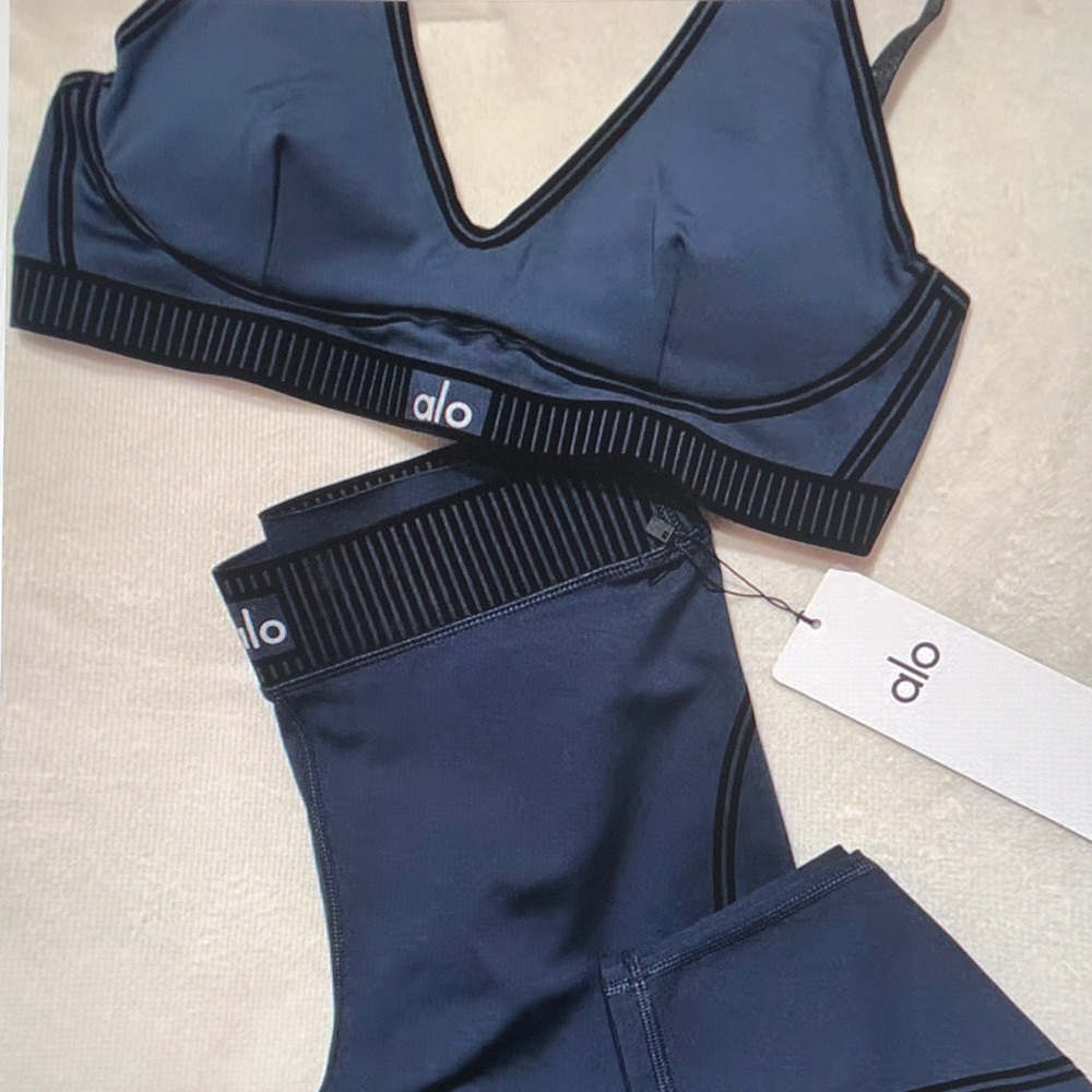ALO Yoga Navy Rib-Trim Sports Bra & Legging Set - Picture 2 of 4